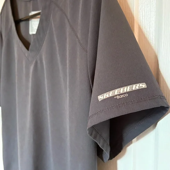 Skechers Scrub Set - Women’s Dark Gray V-Neck Scrub Top and Drawstring Pants - Picture 5 of 10